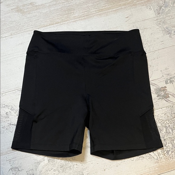 Pink Victorias Secret Black Workout Shorts Size Large - Picture 1 of 8